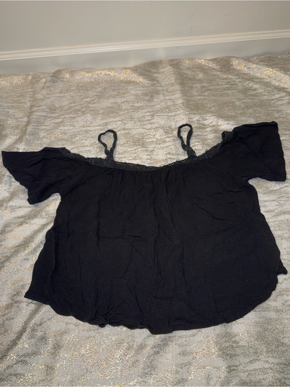 Heart Hips Black Off-Shoulder Crop Top with Straps
